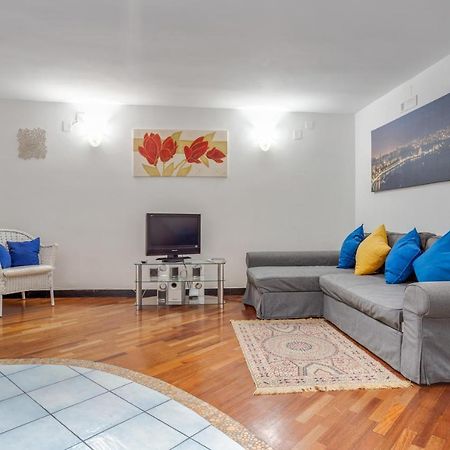 Guesthost - Casa Querida Central & Elegant Flat Napoli Esterno foto